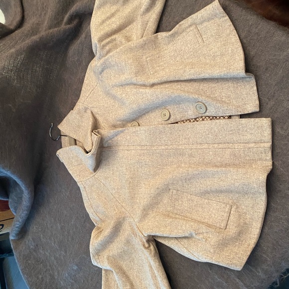 Capelet - Picture 2 of 6